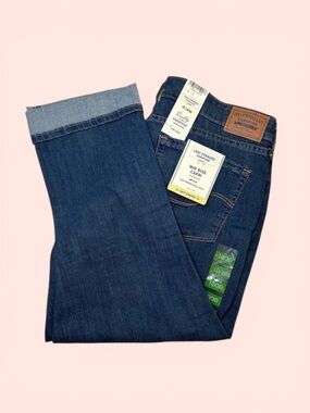 Levi Strauss Signature Women’s 10/W30 New With Tags Blue Mid Rise Capri Jeans